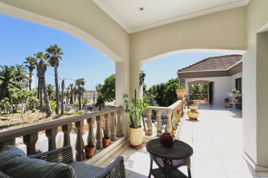 To Let 6 Bedroom Property for Rent in Sunset Beach Western Cape